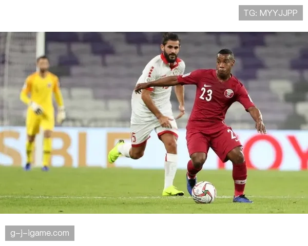 亚洲杯决赛上演历史性对决，两队争冠荣耀引全球瞩目