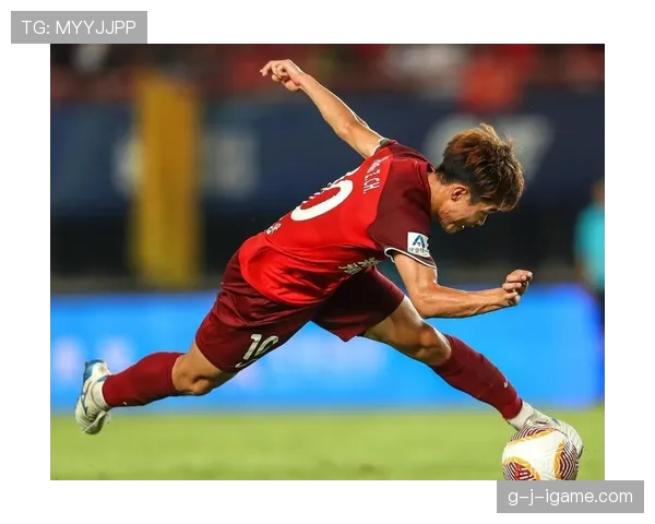 足球新星闪耀国际赛场，年轻天才引全球瞩目